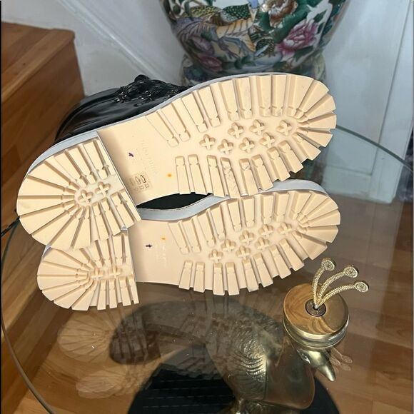 Paloma Barceló
High Expectations Platform Ankle Boot - Picture 5 of 8